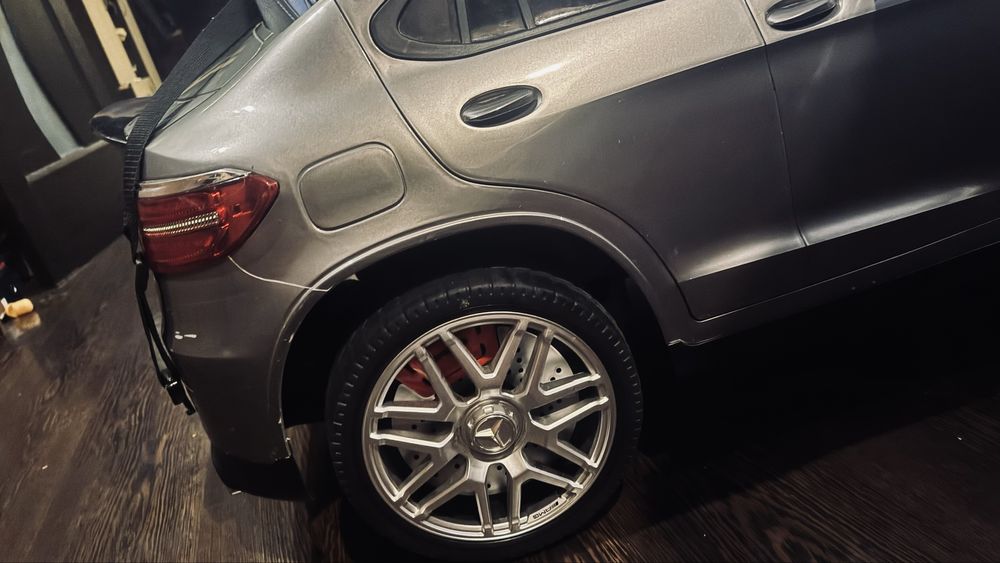 Mercedes-Benz AMG electric pentru copii