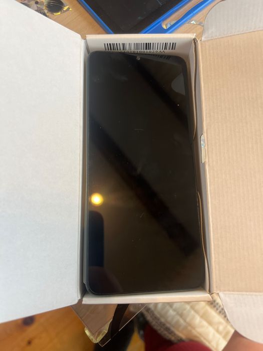 Продавам чисто нов мобилен телефон Redmi A3