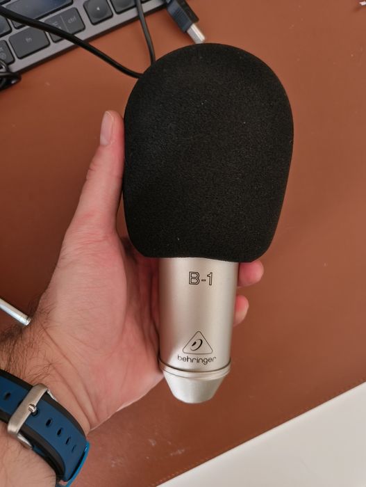 Микрофон Berhinger BH1