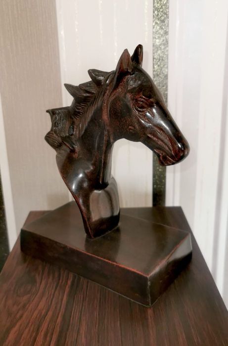 Антикварна фигура на конска глава от среда на века бронзова скулптура