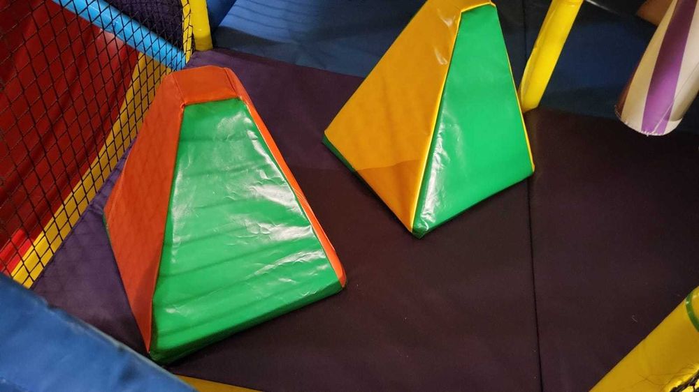 Reparatii  tobogane gonflabile și elemente diferite de la locurile de