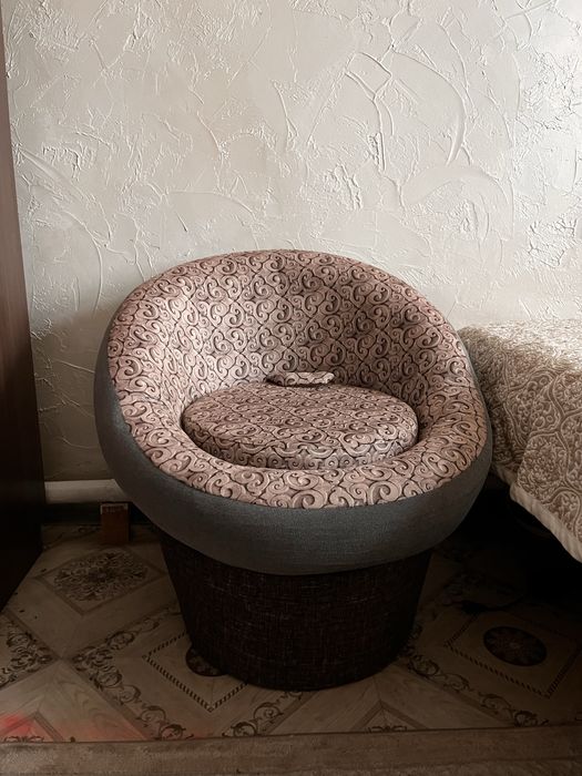 Продам пуфик в в хорошем состояни