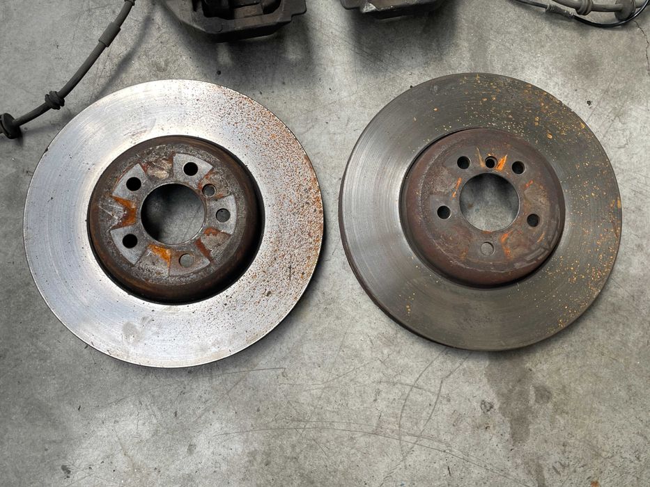 sistem franare fata cu discuri de 374 mm Bmw seria 5 F10, 6 F12, 7 F01