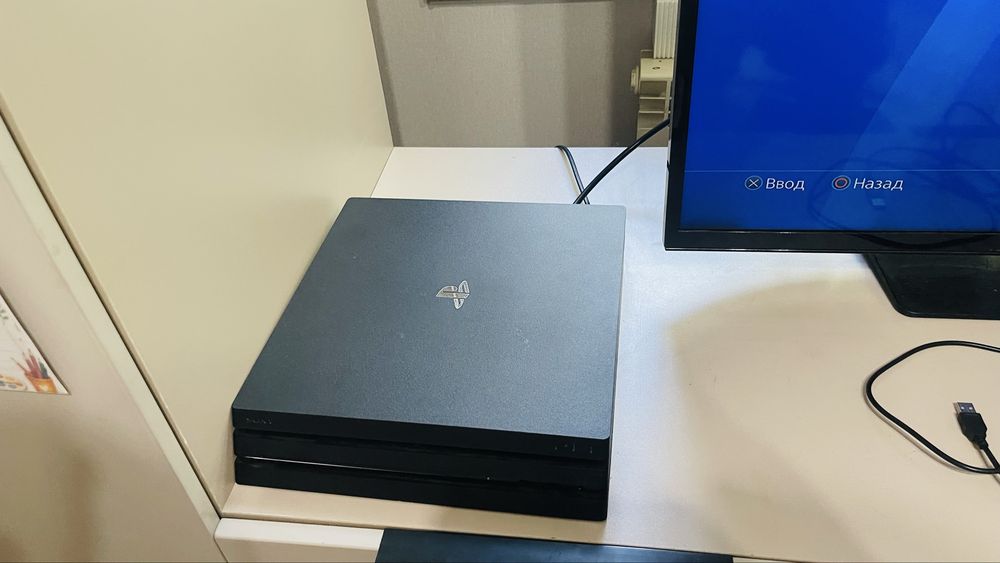 Playstation 4 Pro 1ТB с delux подпиской до 02.2027г.
