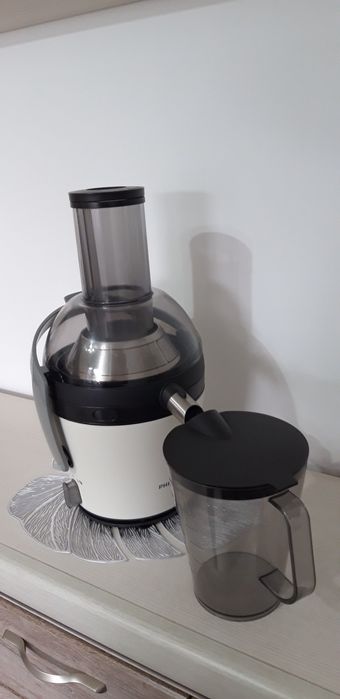 Storcător de fructe si legume Philips.