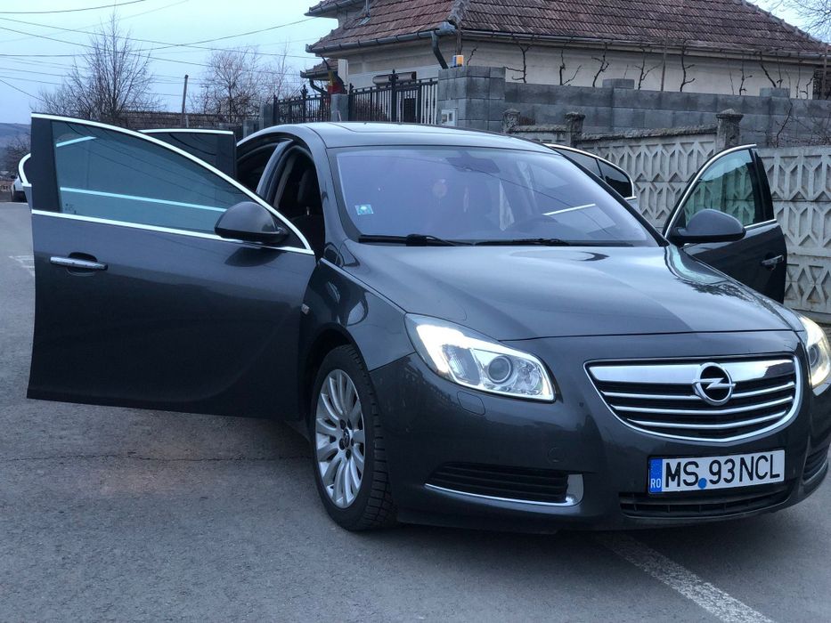 Vând opel insignia