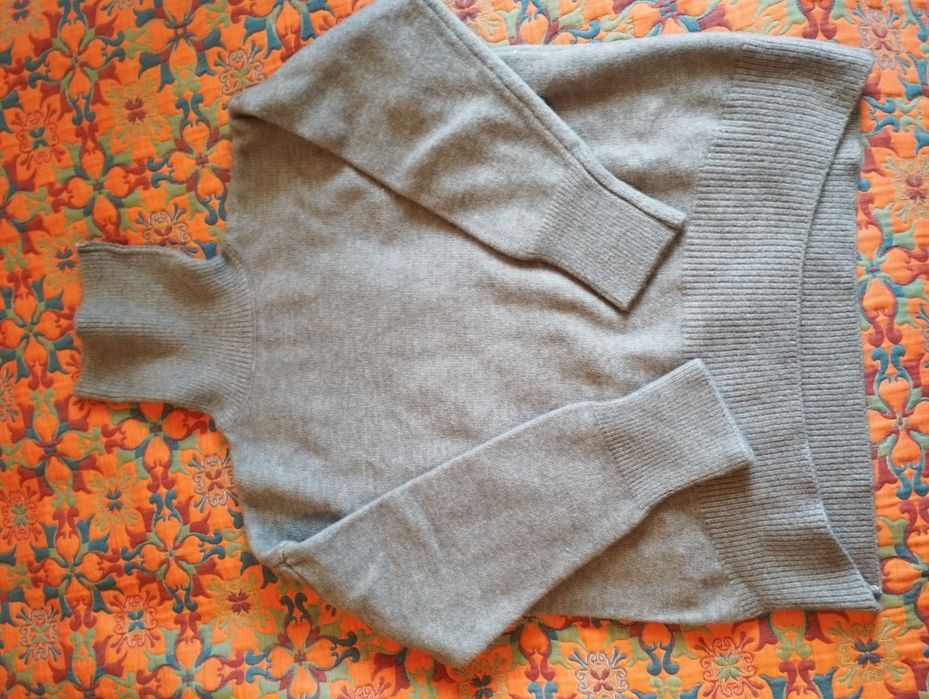 Свитер шерстяной