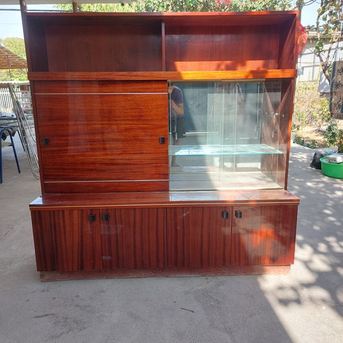 Продаём сервант полированный 400т