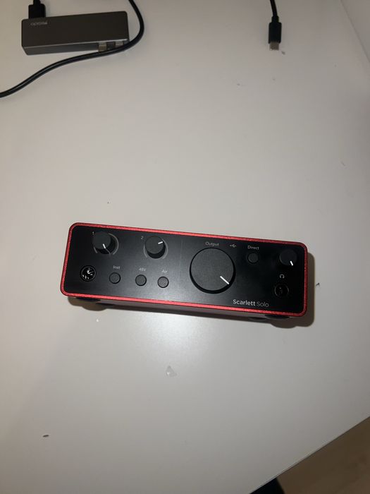 focusrite scarlett solo 4th Gen + Sennheiser HD 400S