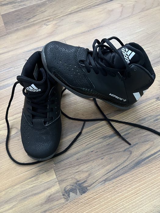 Маратонки адидас