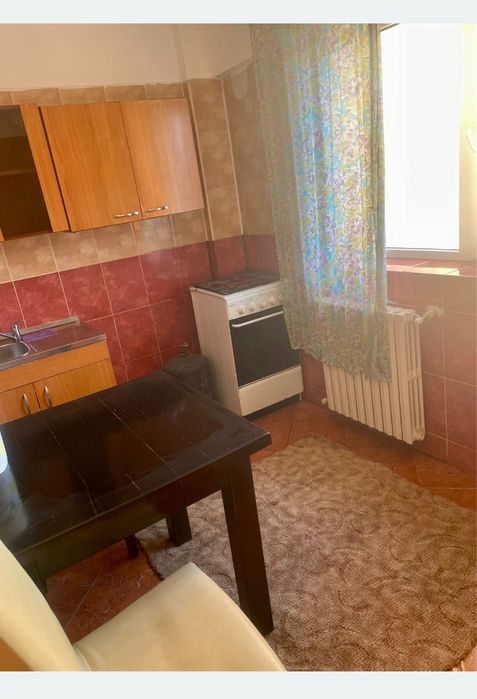 Inchiriez garsoniera decomnadata in spate la anaf