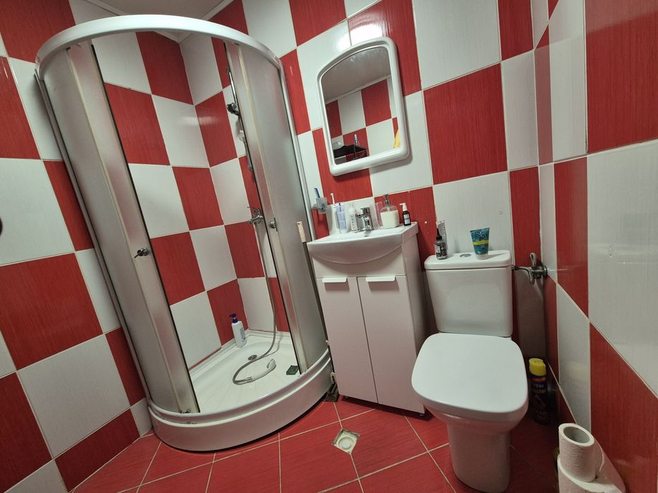 Cabina dus in stare buna de 90 cm cu cadita - bonus calorifer de 60cm