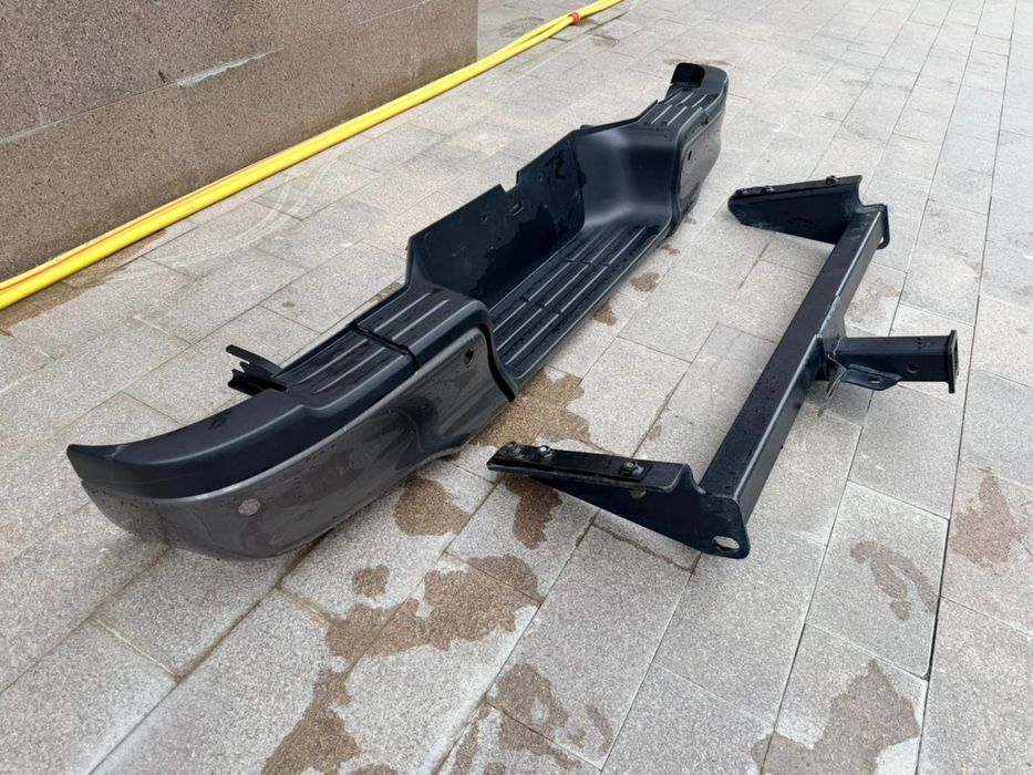 Продам задний бампер Toyota Hilux