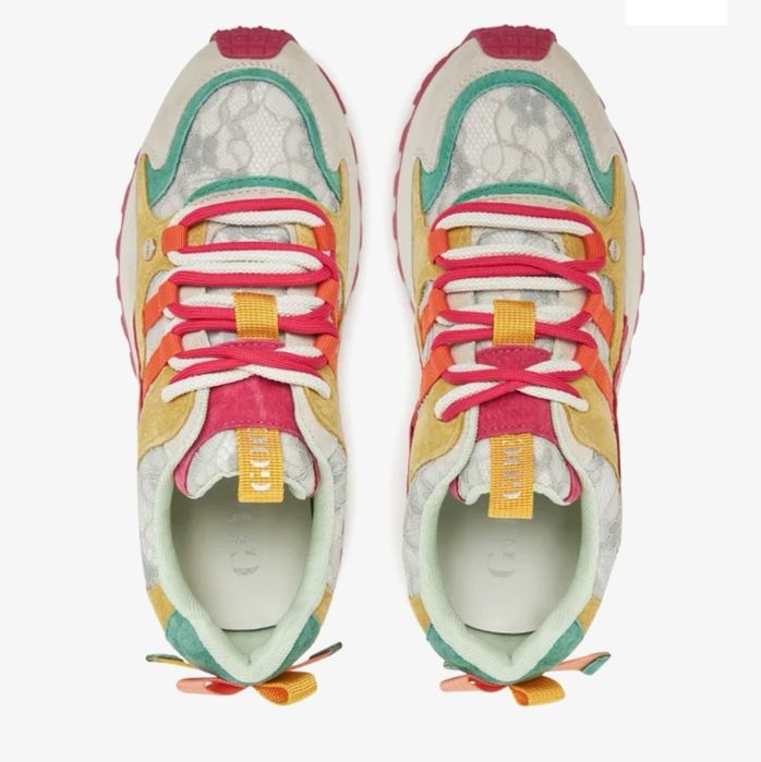 Чисто нови дамски маратонки GOE