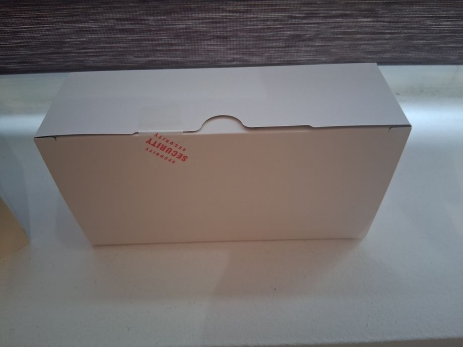 Telefon nou sigilat