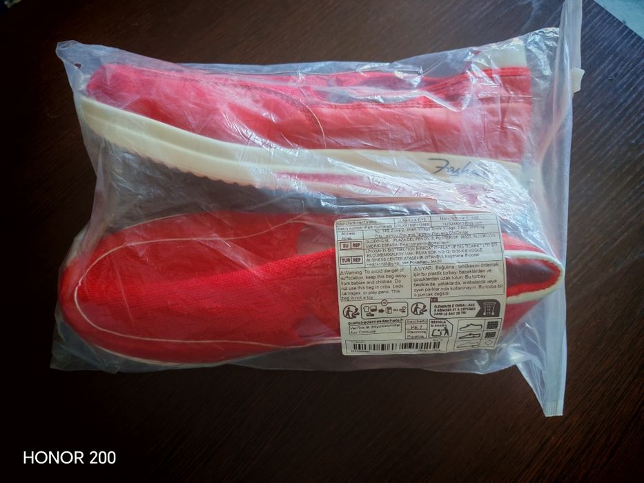 Продам кроссовки