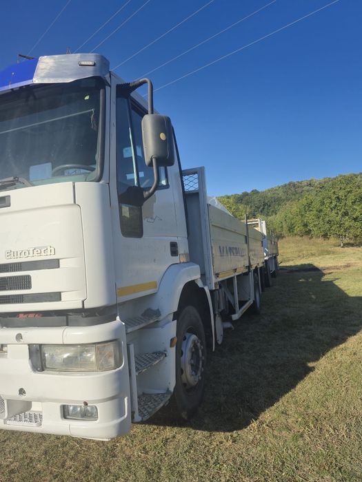 Vând camion cu macara și remorcă