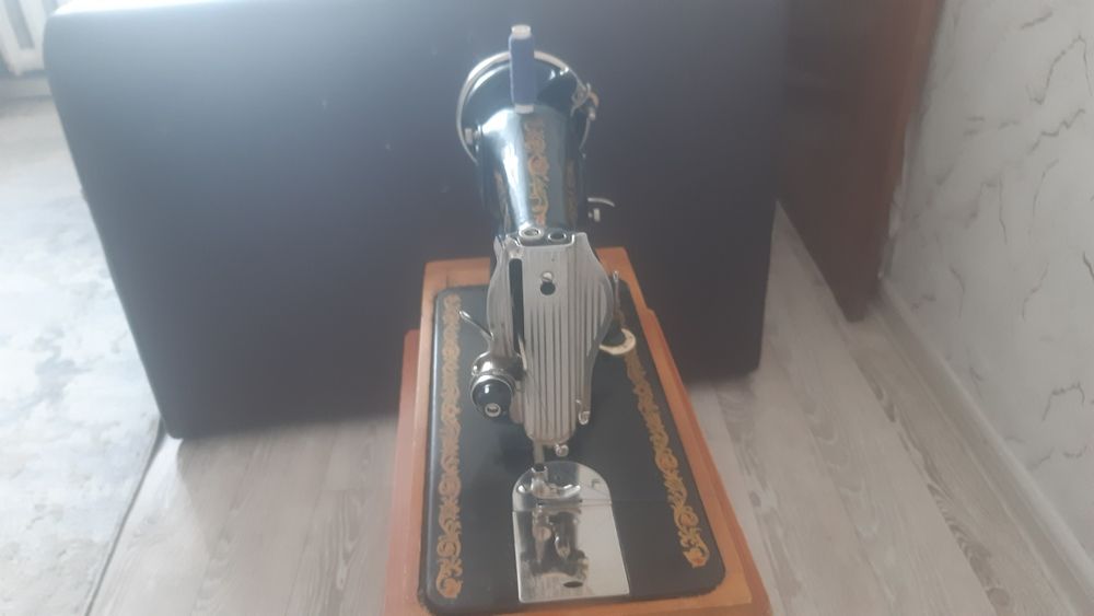 Швейная машина .