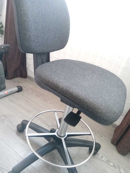 Масивен офис стол