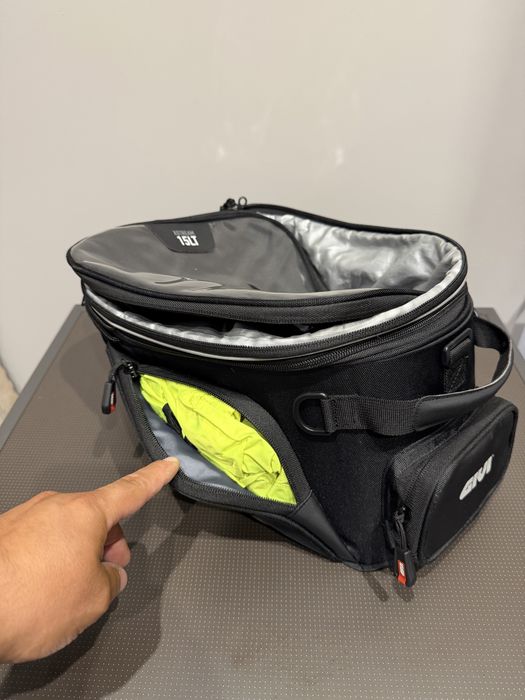 Geanta moto prindere rezervor GIVI ST605 de 5L si XS307Y de 15L