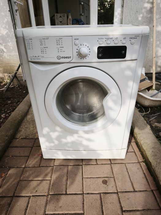Mașina de spălat rufe Indesit Slim