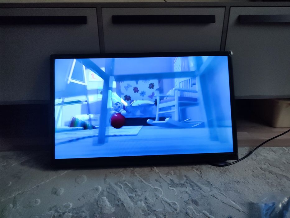Продам Smart TV 32 дюйма