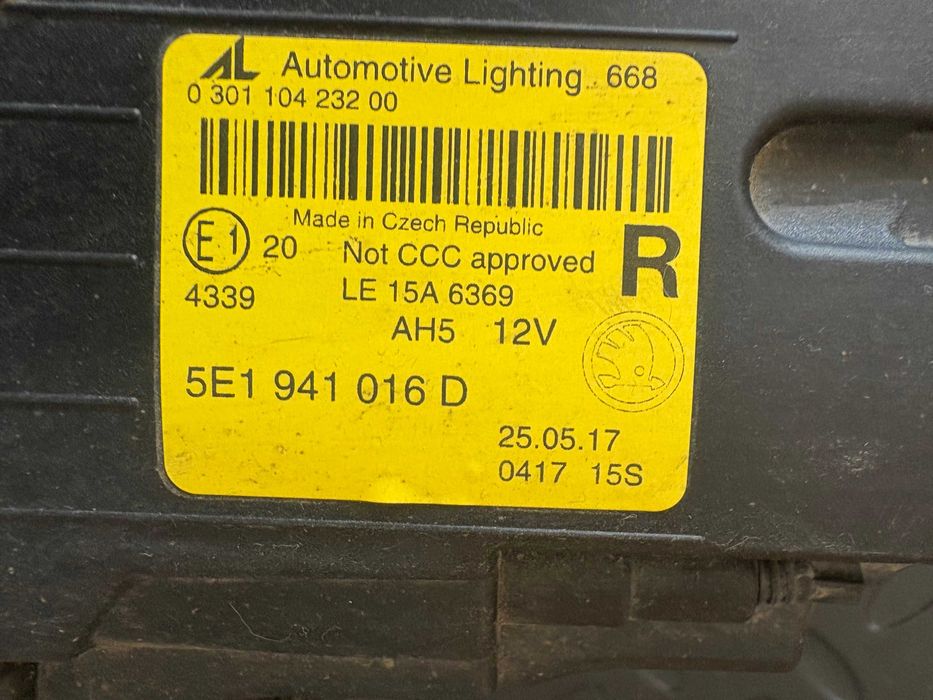 Десен фар за Шкода Октавия / Skoda Octavia facelift 2017-2020