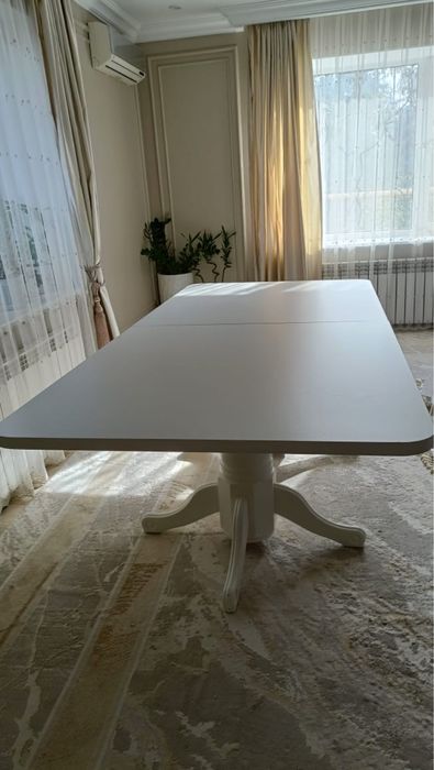Продам стол в гостинную