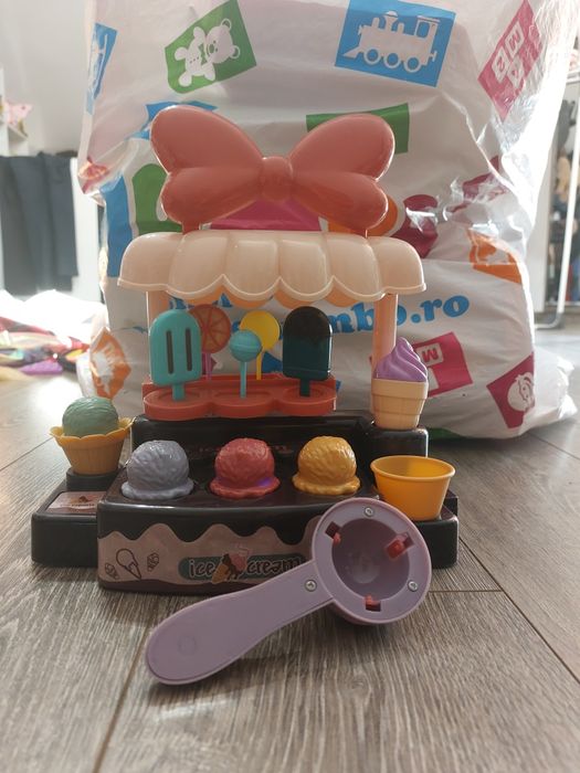 Stand vânzare inghetata jucarie