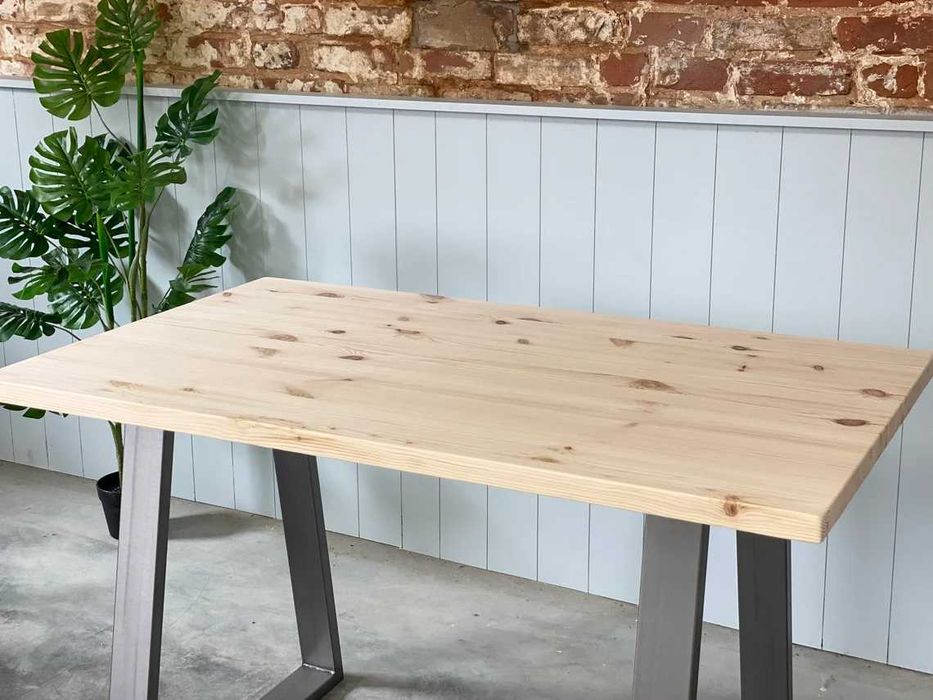 Blaturi din pin perfect finisate, ideale pentru mese, mobila și scări