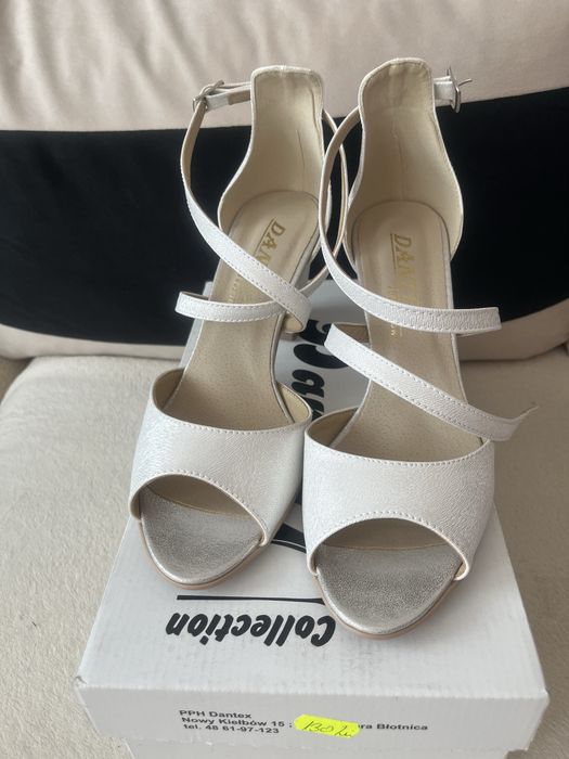 Sandale cu toc, marimea 39, calapod mai mare