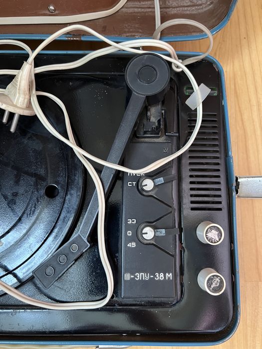 Проигрыватель Юность 301 СССР.