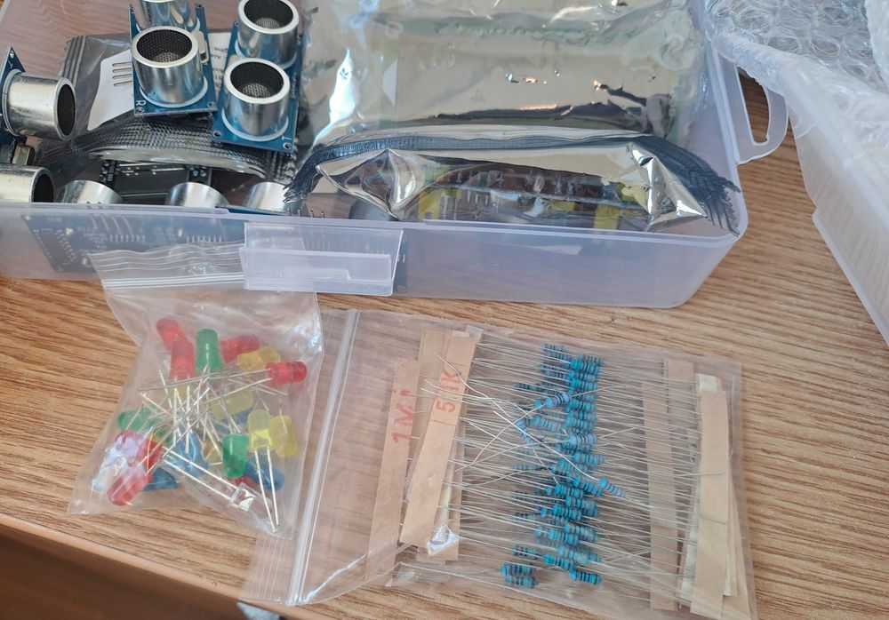 Vând kit Arduino pentru incepatori