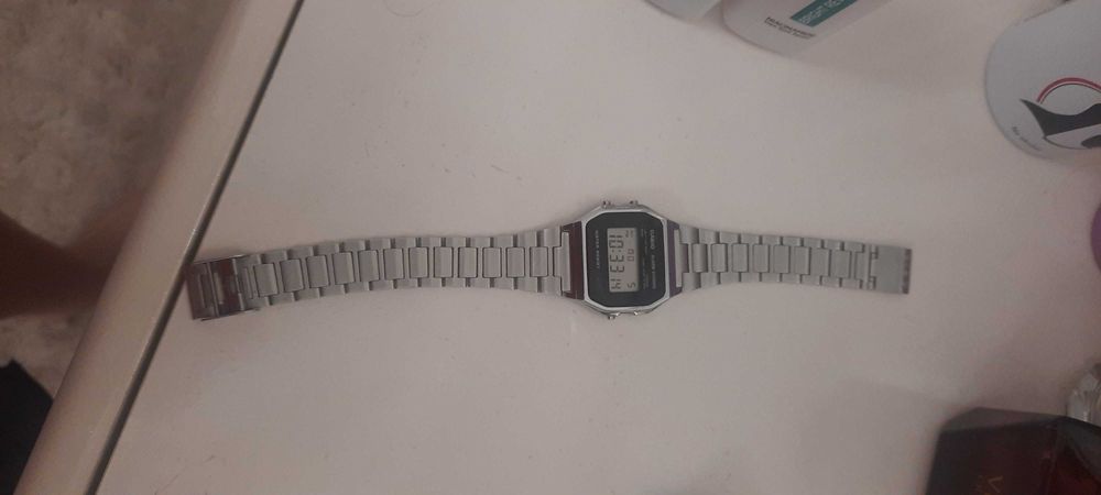 CASIO часовник чисто нов