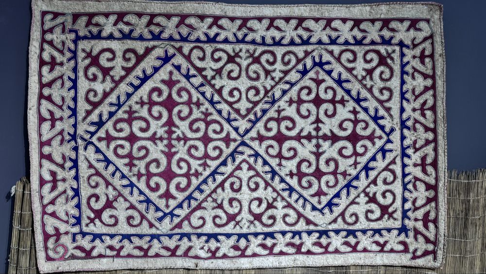 Сандық текемет сатылады