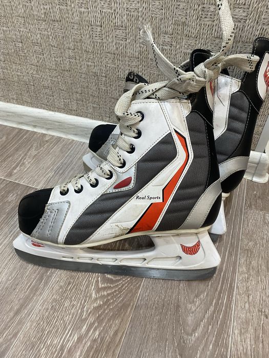 Коньки мужские, цена 4000