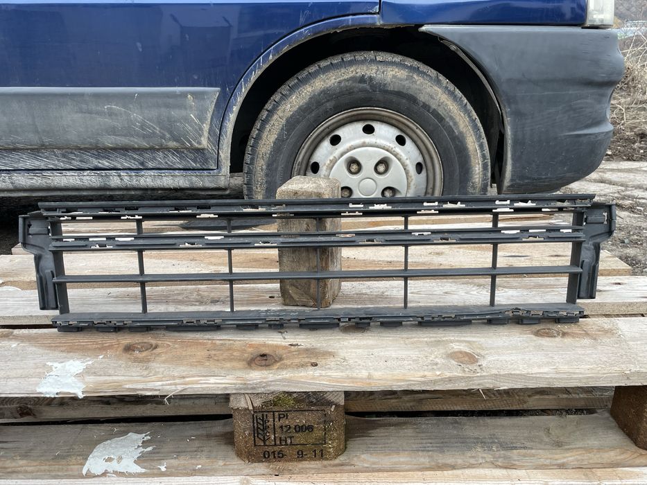 Решетка в предна броня за VW Passat B8  2015-2019г