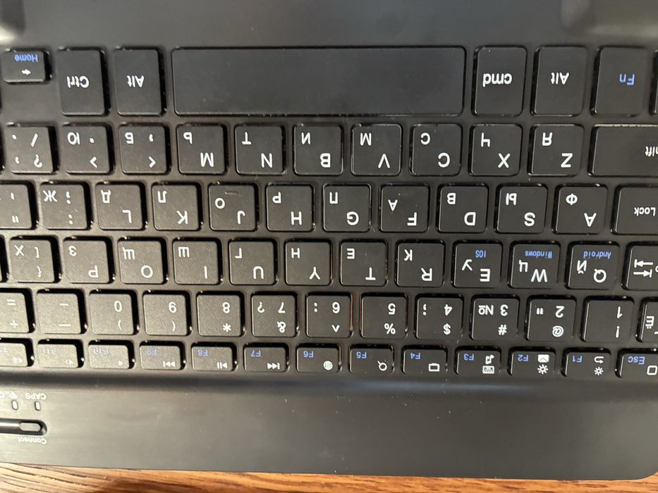 Безпроводная клавиатура и мышь