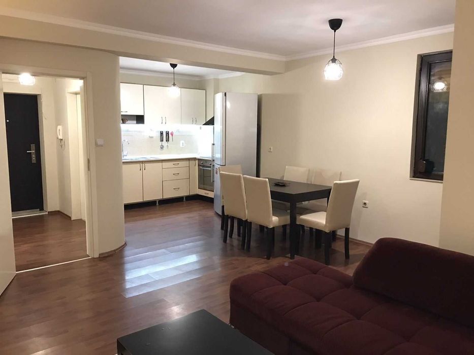 Тристаен апартамент във Въстанически