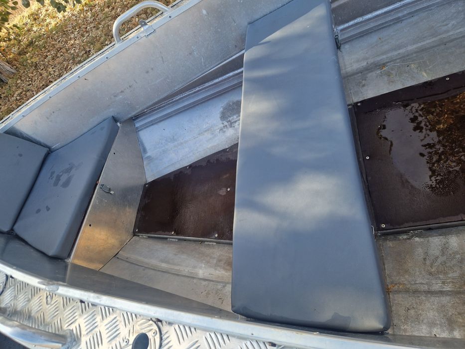 Продам лодку моторную