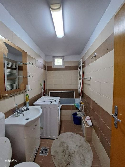 Apartament cu 3 camere, etaj 3 din 3, Zona Bilascu