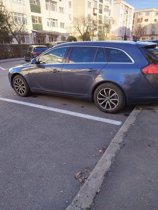 Vând sau schimb Opel insignia