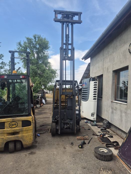 Încărcător baloti tiranti tractor stivuitor