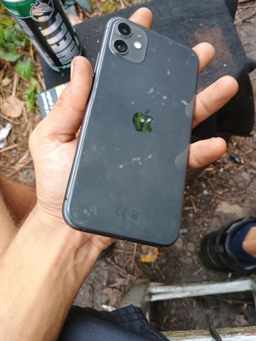 Vând iPhone 11 de 64 gb