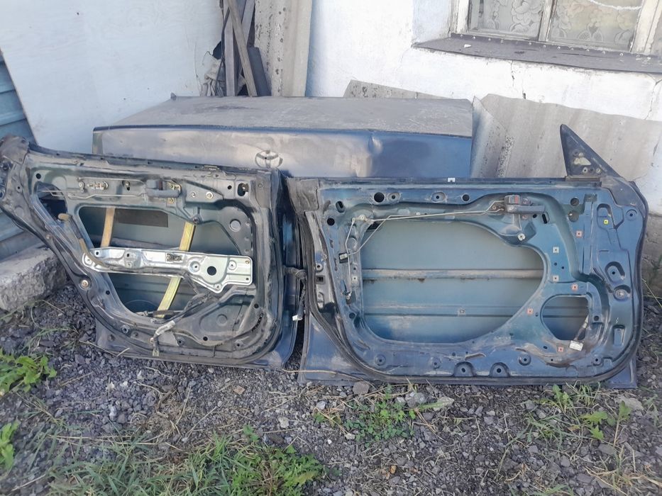 Продам двери на тойоту