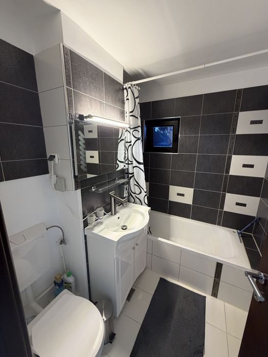 Inchiriez ap ,3 camere , calea bucuresti , et 2