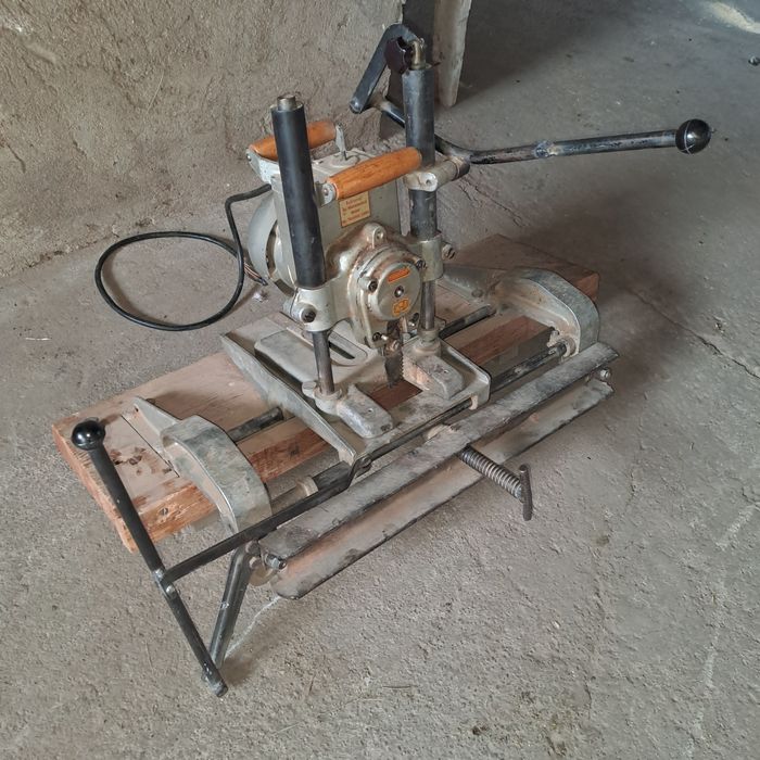 Masină găurit lemn cu daltă pentru balamale sau diverse