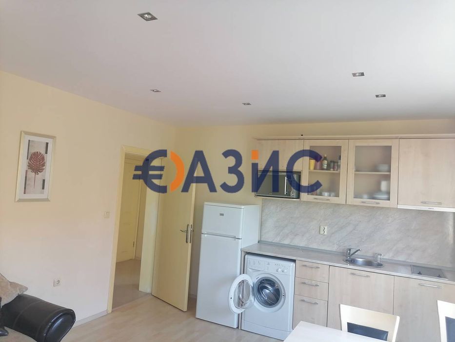 Продава се Тристаен апартамент в Свети Влас - 99 кв.м за 859 €/кв.м - Снимка #2