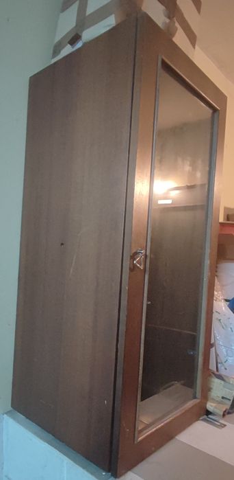 Шкаф с огледален гръб