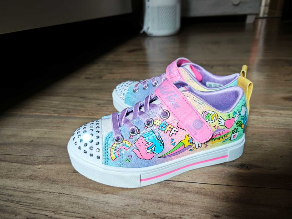 Момичешки обувки Skechers нови, неползвани, размер 28